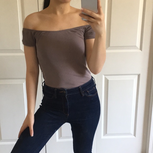 DELANEY - Off The Shoulder Ribbed Top - Picture 2 of 8